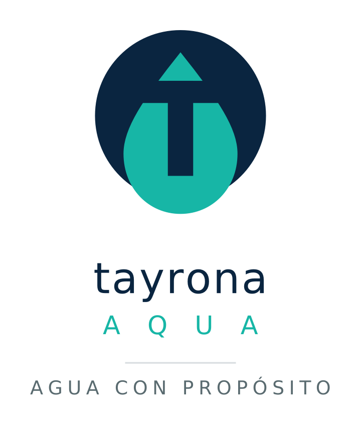 Logotipo de Tayrona Aqua: un círculo azul profundo con una gota turquesa que asciende en forma de flecha hacia la montaña, y el lema Agua con propósito
